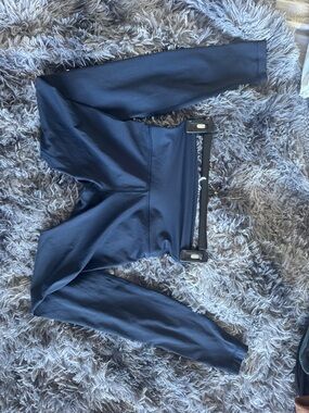 Lululemon Align Leggings – Size 2 – Small Knee Rip (See Details)